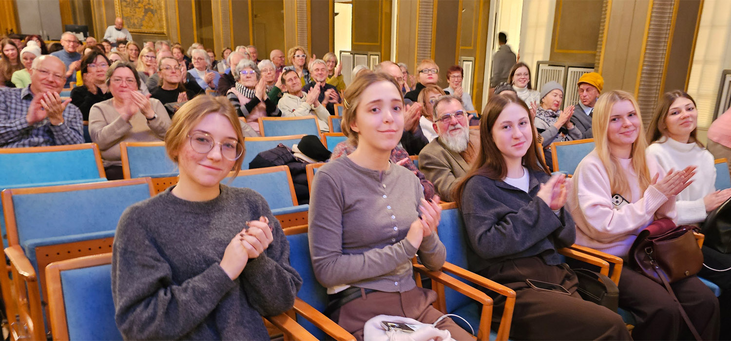 Eine langjährige Tradition bei den Tagungen der Akademie Mitteleuropa ist der Besuch eines Kurkonzerts der Staatsbad-Philharmonie. Foto: Vera Schneider, © Deutsches Kulturforum östliches Europa