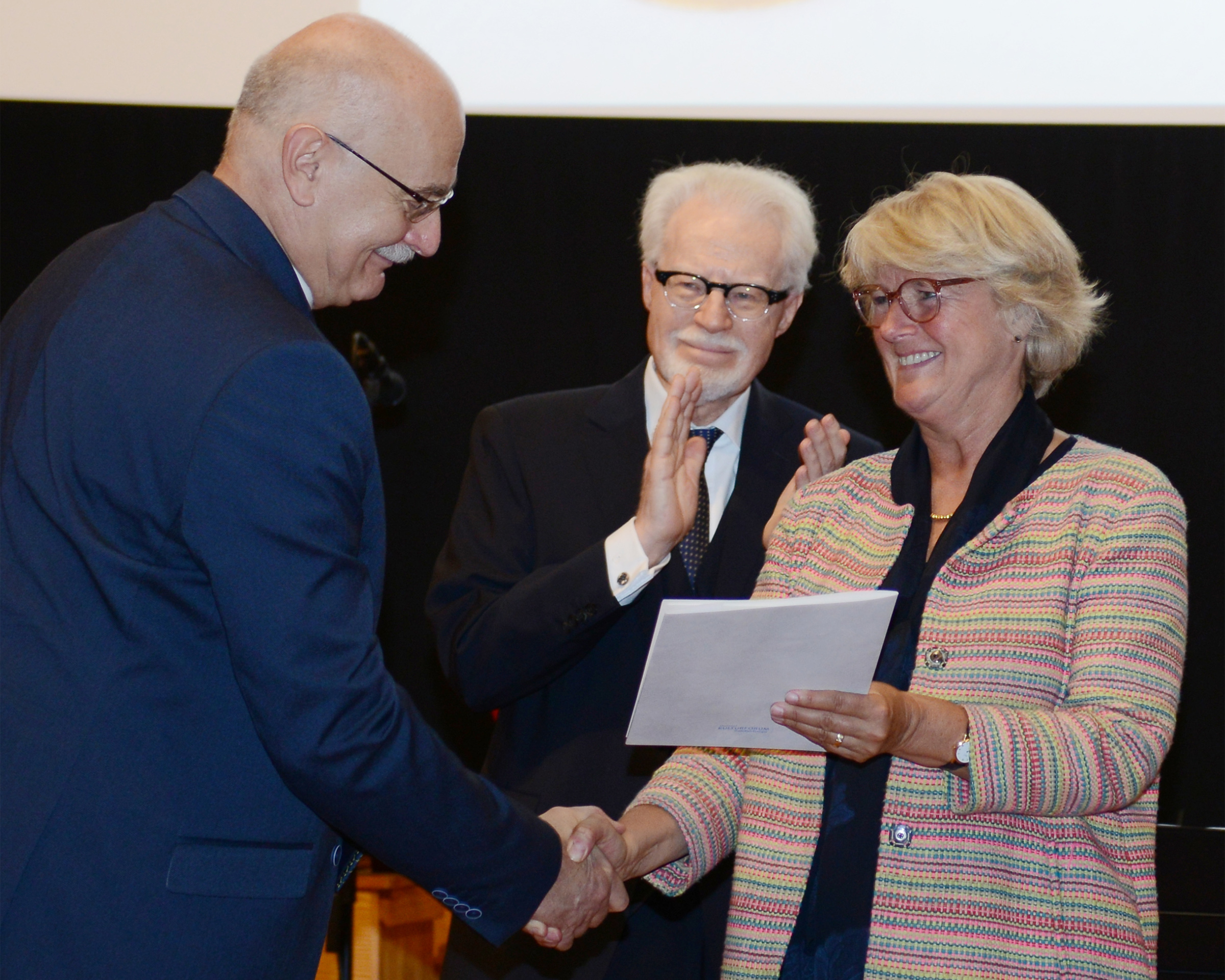 Der polnische Historiker und Museumsleiter Maciej Łagiewski erhielt den Hauptpreis für sein herausragendes Engagement in der Erforschung, Bewahrung und Vermittlung des gemeinsamen kulturellen Erbes in Schlesien, besonders in Breslau/Wrocław, sowie für seinen konsequenten Einsatz für die Verständigung zwischen Deutschen, Polen und Juden. | Foto: © Deutsches Kulturforum östliches Europa • Fotografin: Anke Illing Der polnische Historiker und Museumsleiter Maciej Łagiewski erhielt den Hauptpreis für sein herausragendes Engagement in der Erforschung, Bewahrung und Vermittlung des gemeinsamen kulturellen Erbes in Schlesien, besonders in Breslau/Wrocław, sowie für seinen konsequenten Einsatz für die Verständigung zwischen Deutschen, Polen und Juden.