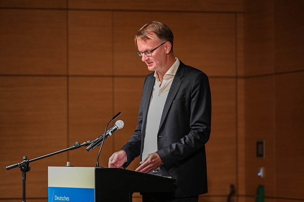 Die Laudatio auf die Borussia hielt der Osteuropa-Historiker Dr. Andreas Kossert. Foto: © Deutsches Kulturforum östliches Europa, 2021 • Anke Illing Die Laudatio auf die Borussia hielt der Osteuropa-Historiker Dr. Andreas Kossert.