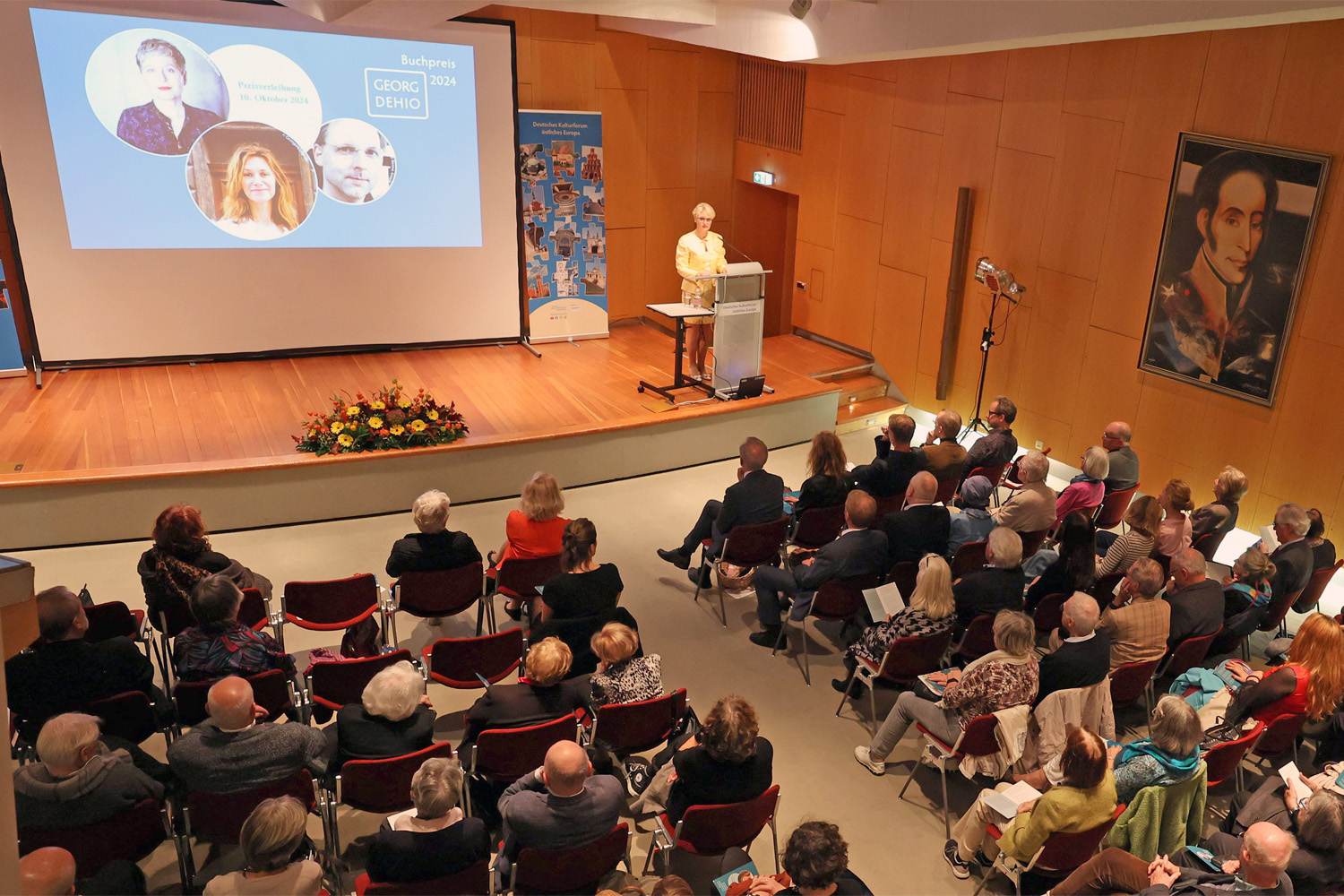 Die Laudatio auf Ulrike Draesner hielt die Germanistin Monika Wolting von der Universität Breslau/Wrocław. Foto: © Deutsches Kulturforum östliches Europa, 2024 • Markus Nowak Die Laudatio auf Ulrike Draesner hielt die Germanistin Monika Wolting von der Universität Breslau/Wrocław. Foto: © Deutsches Kulturforum östliches Europa, 2024 • Markus Nowak