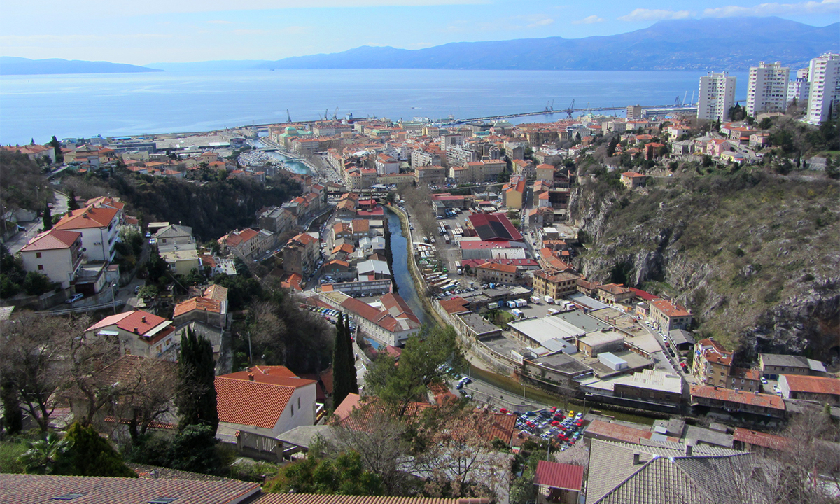Panorama der Stadt Rijeka von der Burg Trsat aus gesehen. Foto: © I. Szöllösi, Deutsches Kulturforum Panorama der Stadt Rijeka von der Burg Trsat aus gesehen. Foto: © I. Szöllösi, Deutsches Kulturforum